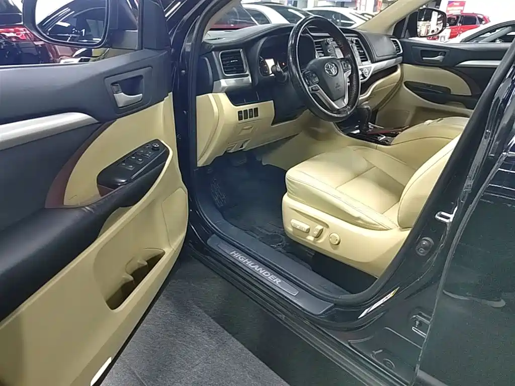 Toyota Highlander 2017 2.0T 4WD Premium 7-Seater фото 16