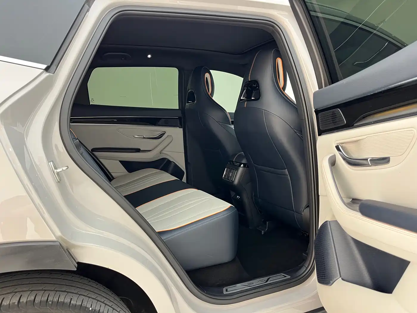 BYD Song PLUS PHEV 2024 Glory Edition DM-i 150km Flagship PLUS фото 7