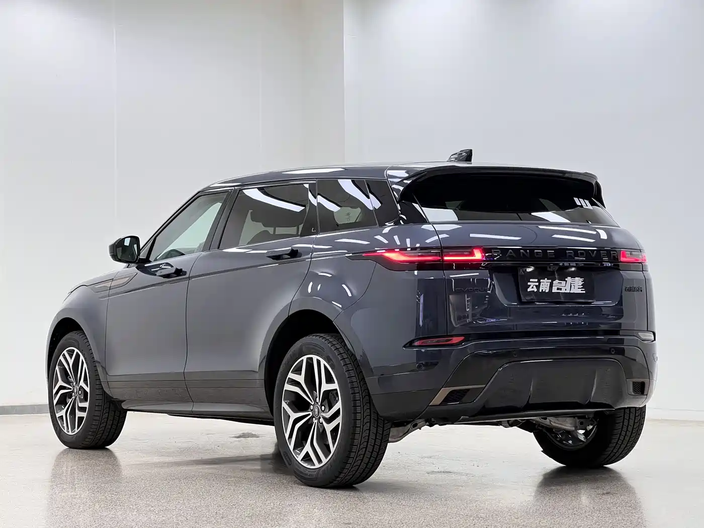 Land Rover Range Rover Evoque 2026 Range Rover Evoque L SE фото 4