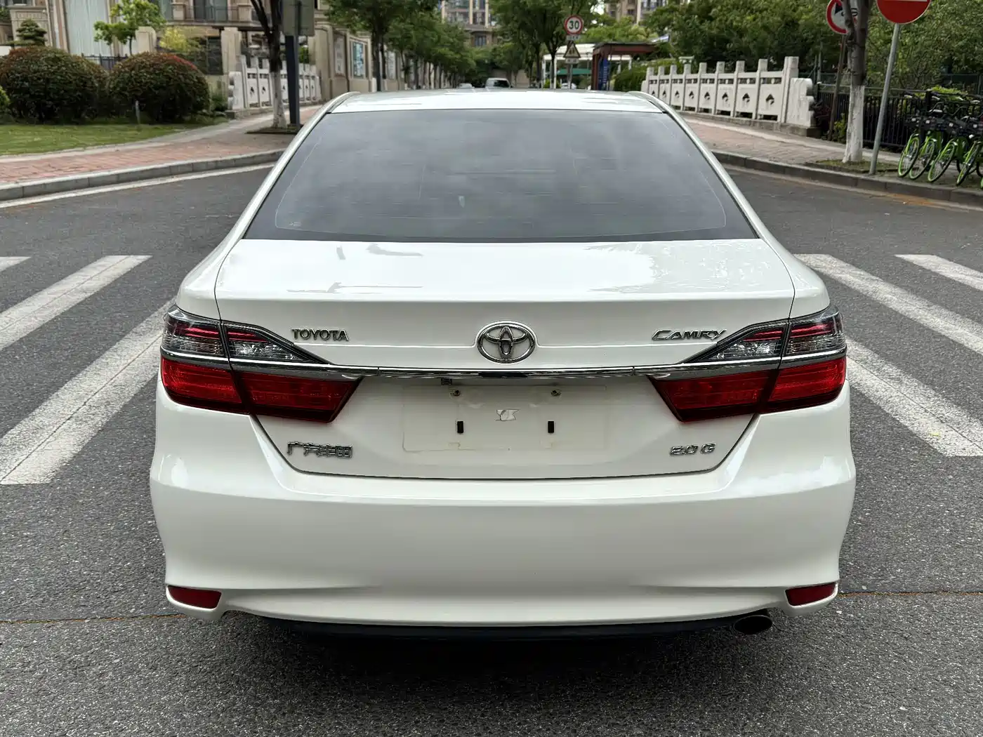 Toyota Camry 2015 2.0G Leading Edition фото 6