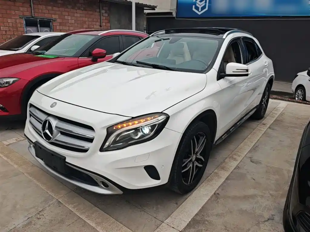 Mercedes-Benz GLA 2016 GLA 200 Fashion фото 2