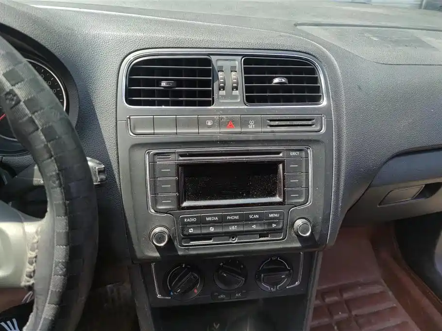 Volkswagen Polo 2014 1.4L Automatic Comfort Edition фото 13