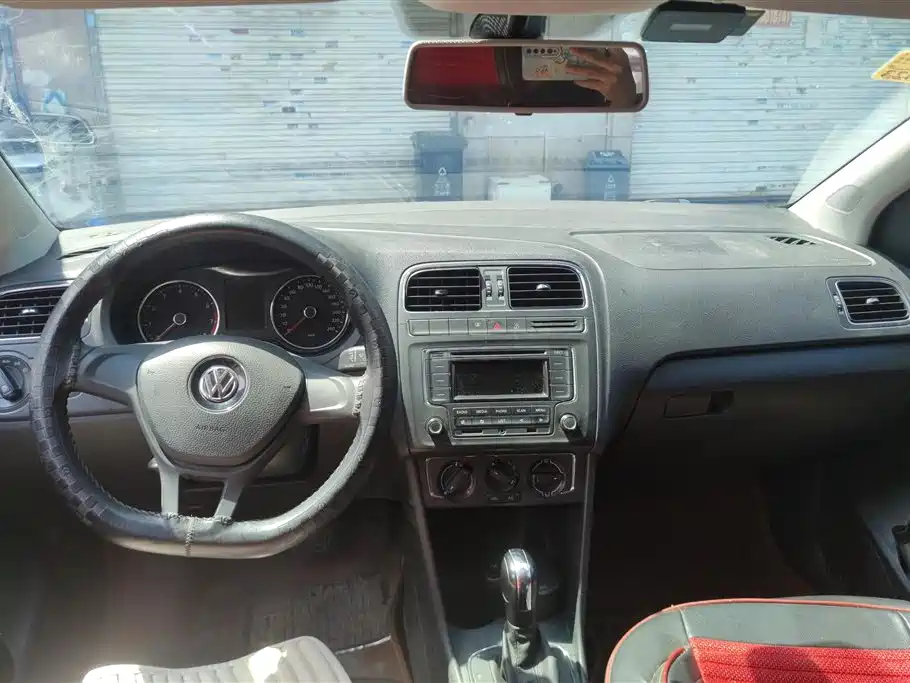 Volkswagen Polo 2014 1.4L Automatic Comfort Edition фото 12