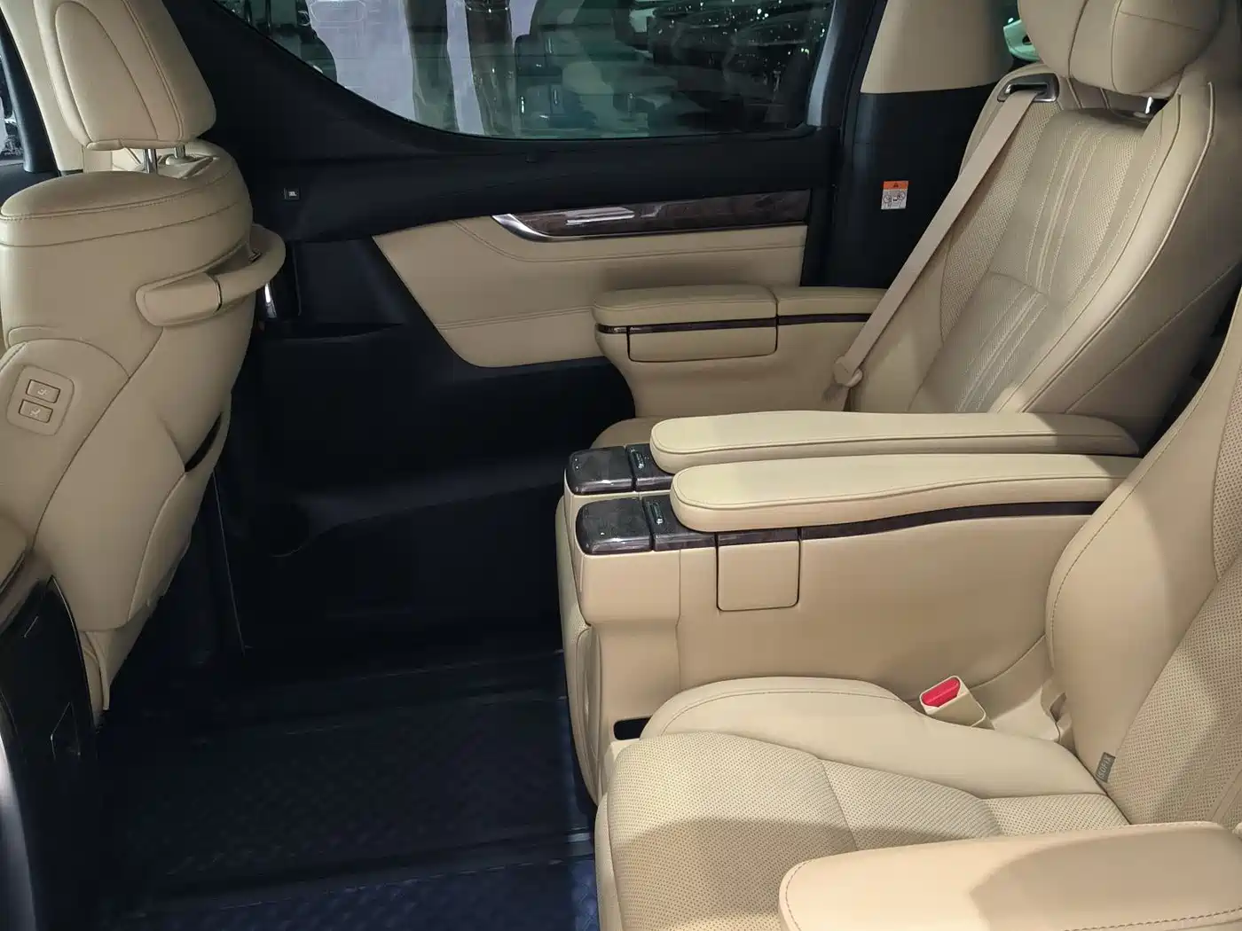 Toyota Vellfire 2023 Crown Hybrid 2.5L HV Ultimate фото 11