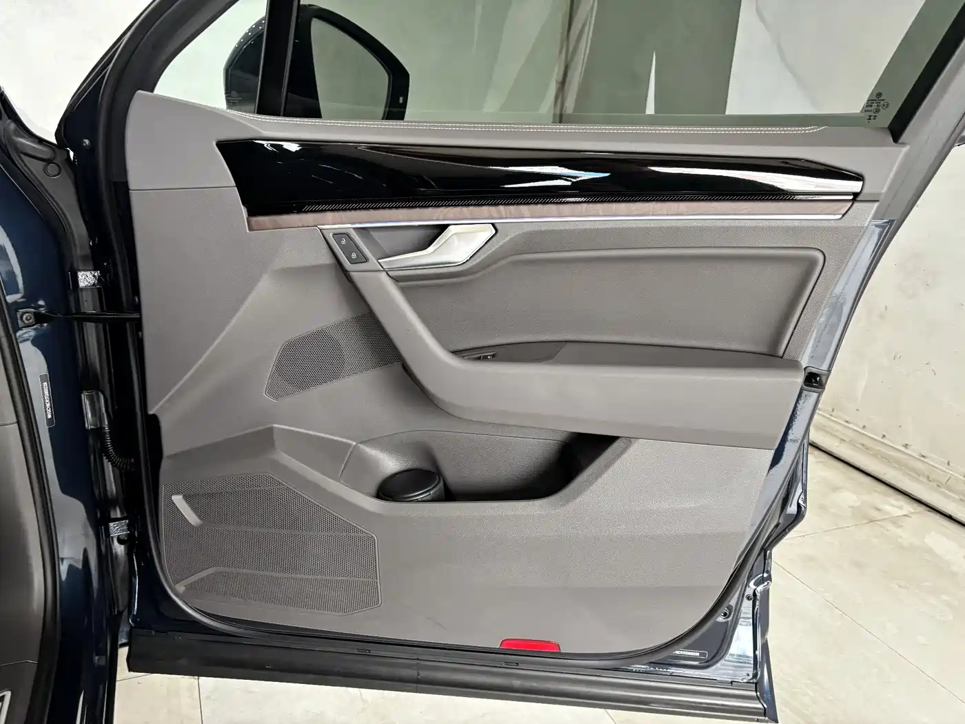 Volkswagen Touareg 2025 Facelift 2.0TSI RY Edition фото 26