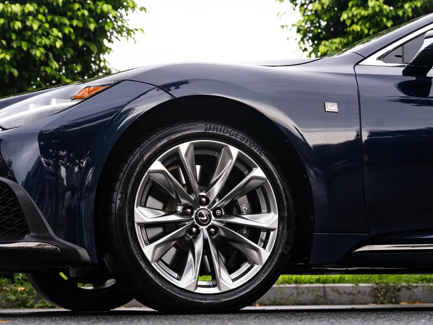 Фото 8 - Lexus LS