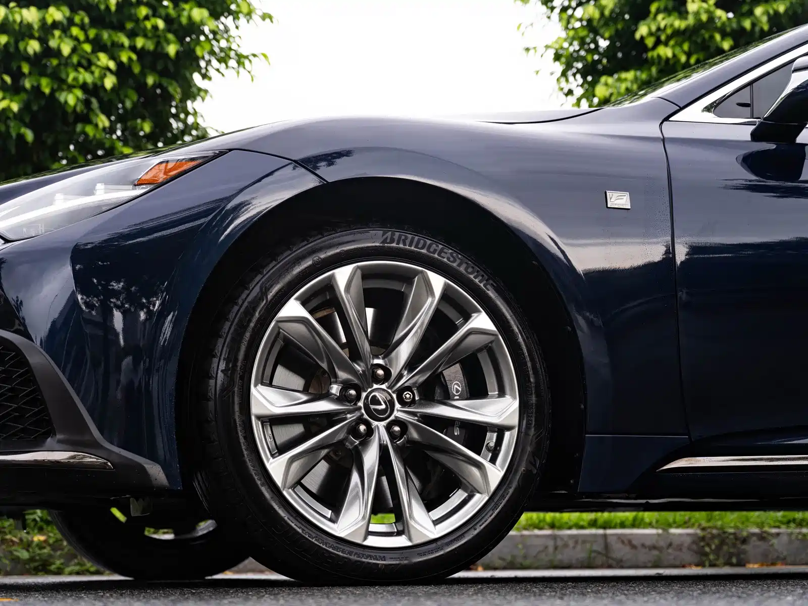 Фото 8 - Lexus LS