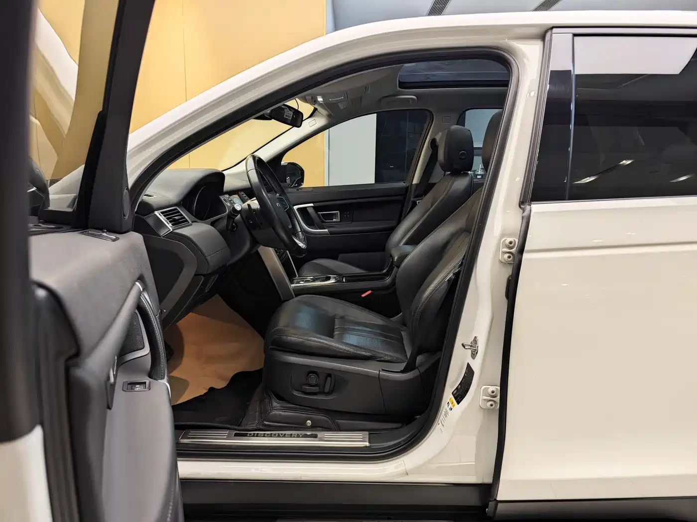 Land Rover Discovery Sport 2017 2.0T HSE фото 13