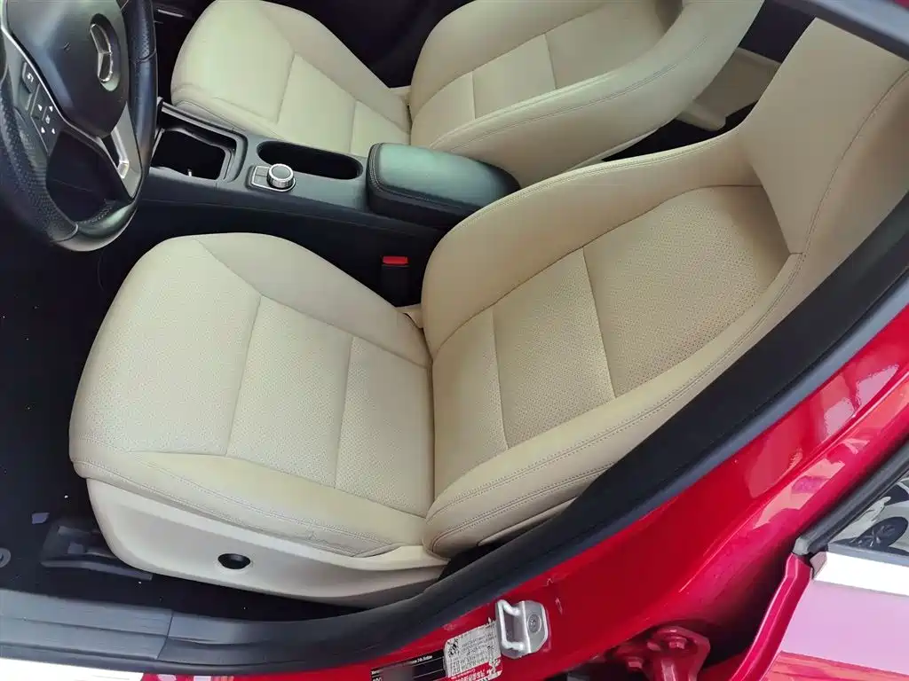 Mercedes-Benz GLA 2015 GLA 220 4MATIC Fashion Edition фото 8