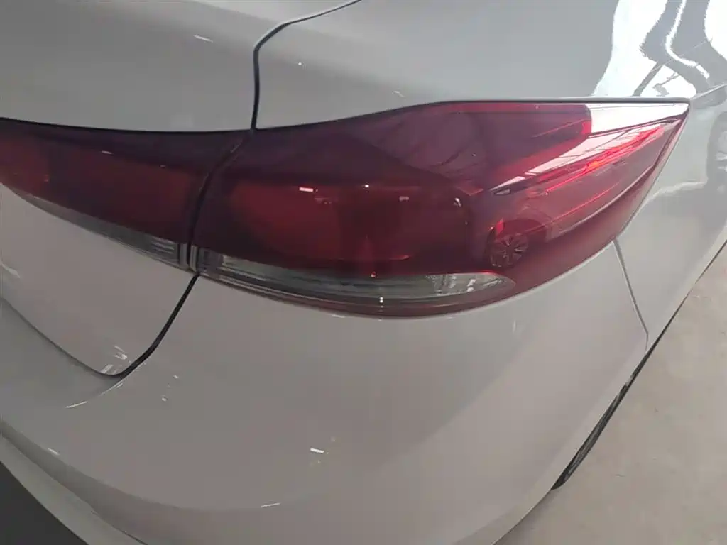 Hyundai Elantra 2016 Model 1.6L Automatic Smart Elite фото 8