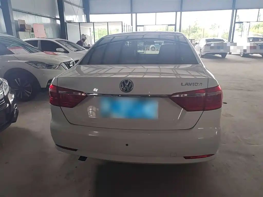 Volkswagen Lavida 2013 Facelift Classic 1.6L Manual Trend фото 6
