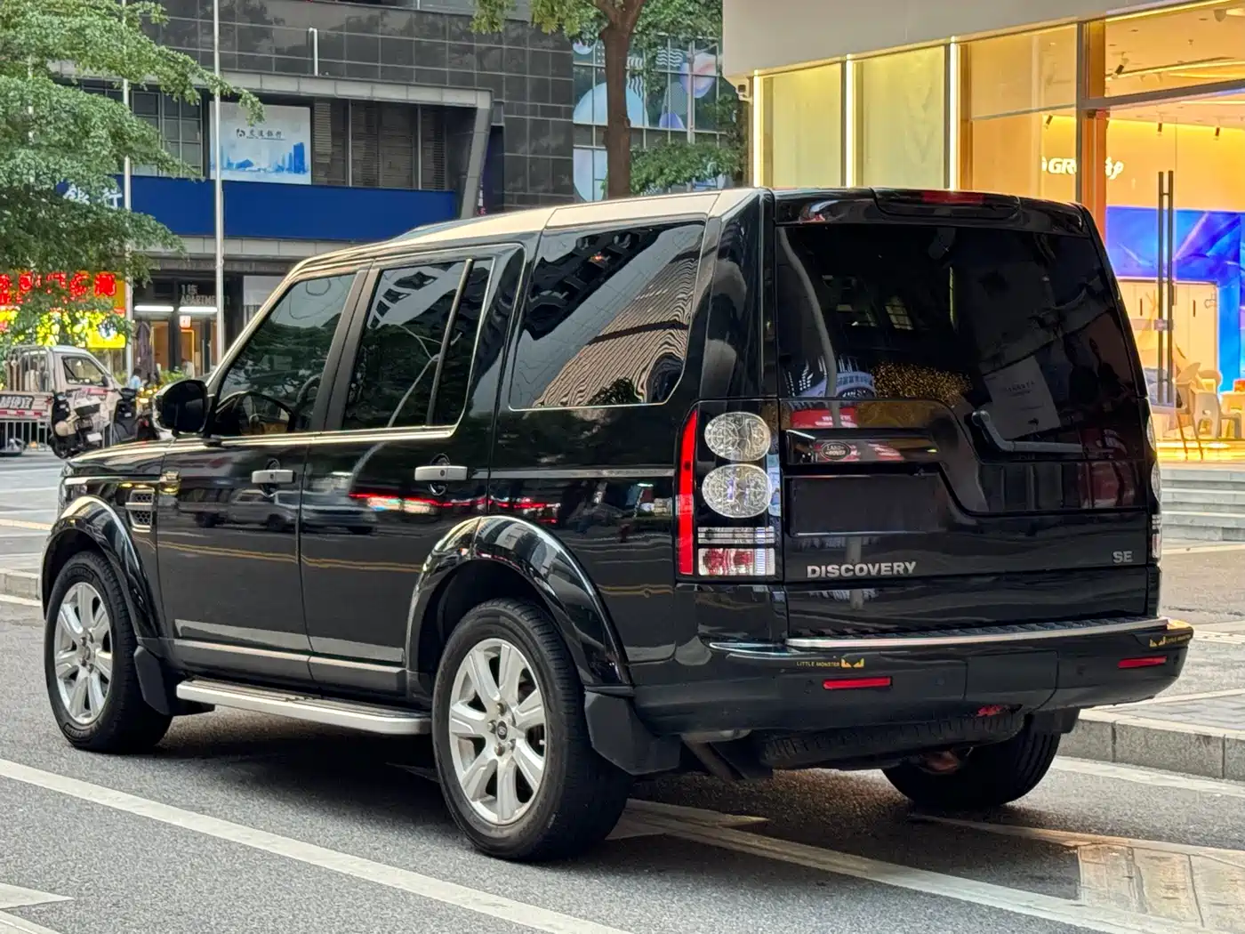 Land Rover Discovery 2015 3.0 SC V6 SE фото 6