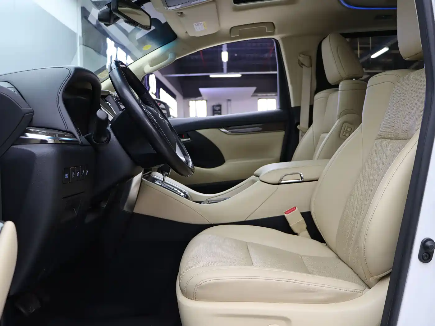 Toyota Alphard 2018 Facelift 3.5L Premium Edition фото 19