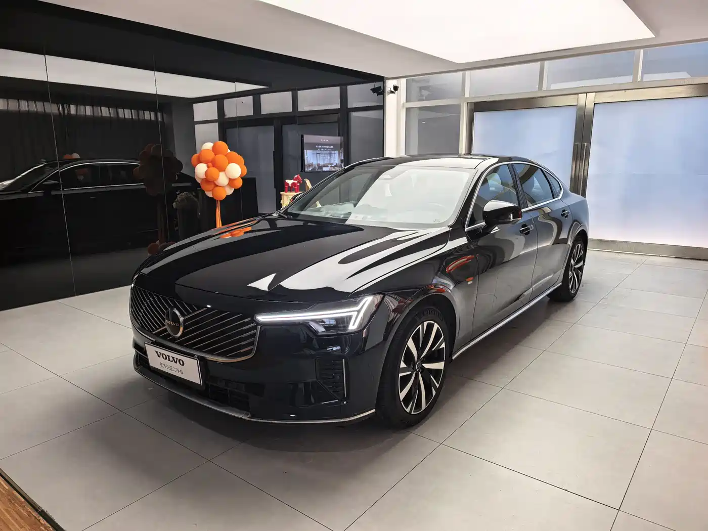 VOLVO S90