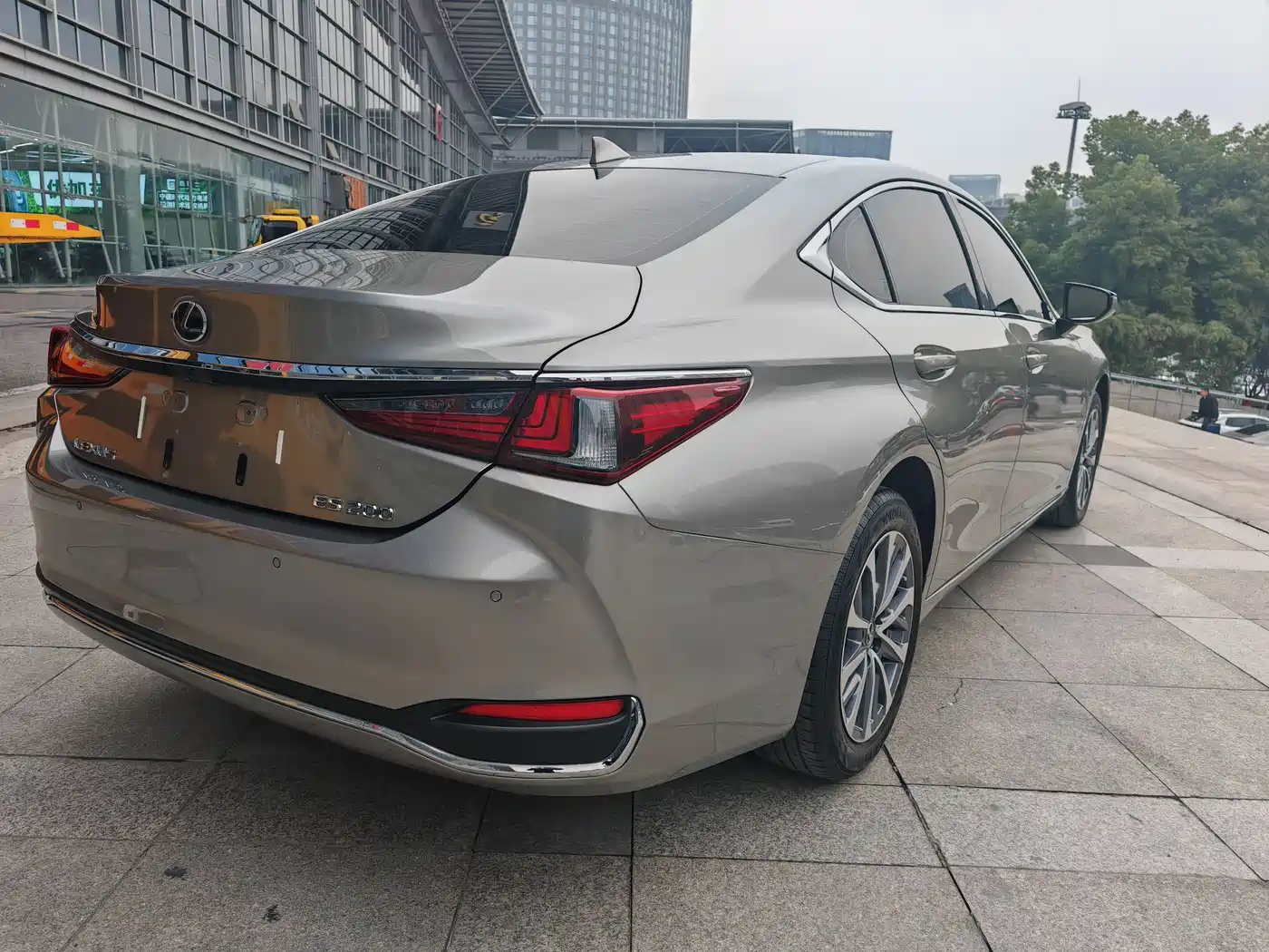 Lexus ES 2023 200 Excellence Edition фото 6