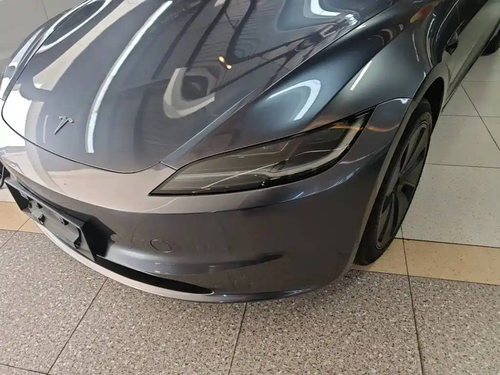 Фото 24 - Tesla Model 3