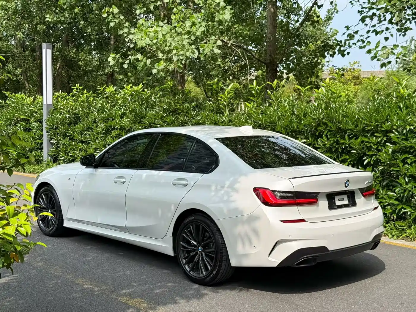 BMW 3 Series 2022 Facelift 325i M Sport Shadow Edition фото 3