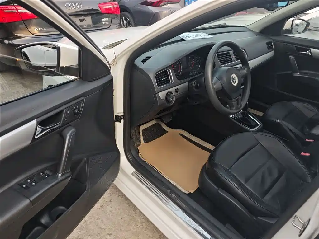 Volkswagen Lavida Tour 2013 1.6L Automatic Comfort фото 16
