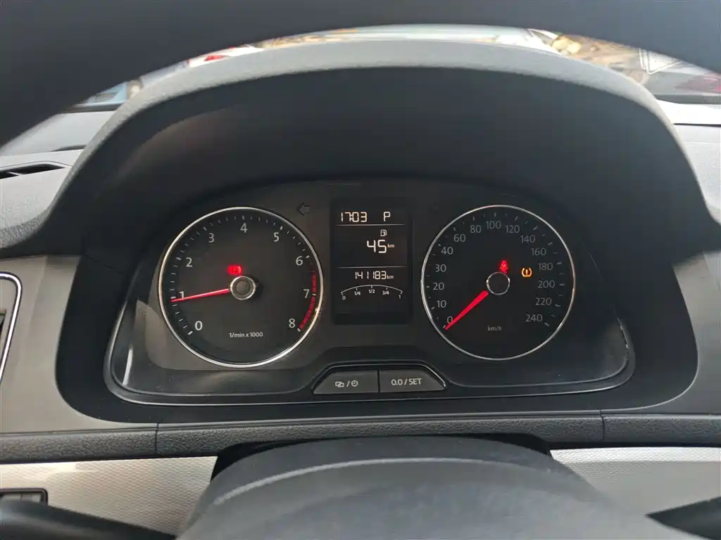 Volkswagen Lavida Tour 2013 1.6L Automatic Comfort фото 12