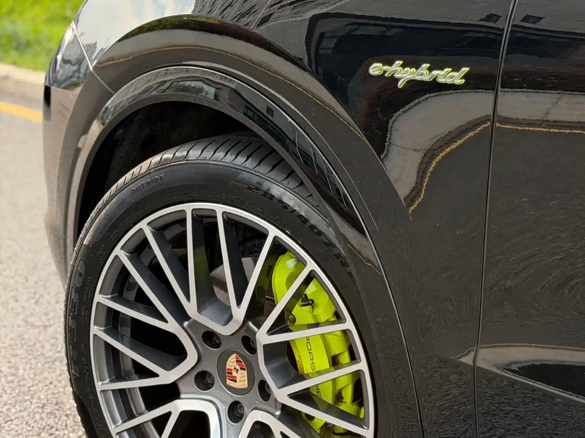 Porsche Cayenne New Energy 2022 Cayenne E-Hybrid 2.0T Platinum Edition фото 12
