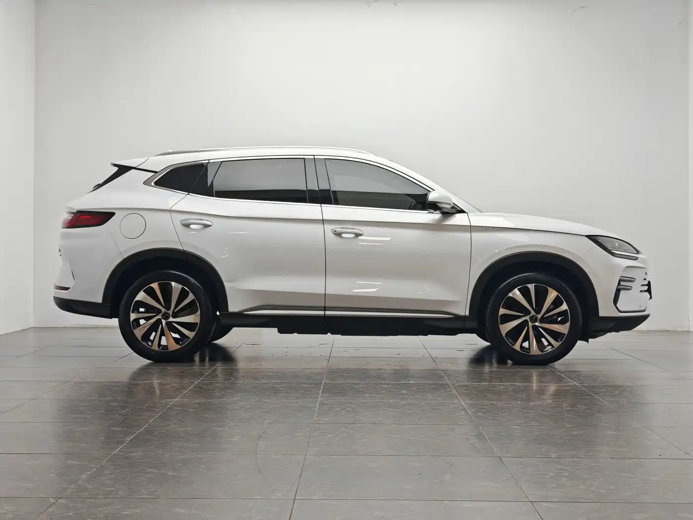 BYD Song PLUS PHEV 2024 Glory Edition DM-i 110km Flagship PLUS фото 11