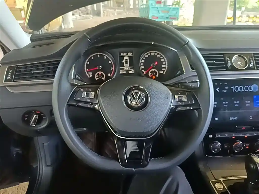 Volkswagen Passat 2017 330TSI DSG Prestige фото 11
