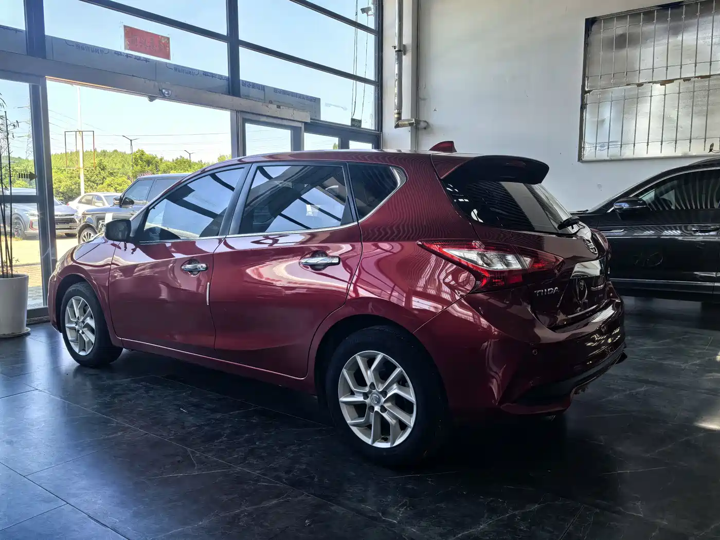 صورة 14 - Nissan Tiida
