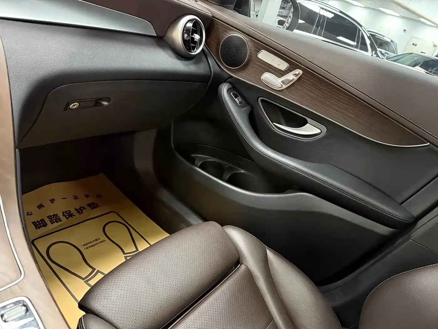 Mercedes-Benz GLC 2023 GLC 300 L 4MATIC Sport 5-Seater фото 9