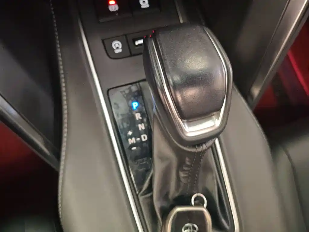 Toyota Venza 2023 2.0L CVT FWD Luxury фото 14