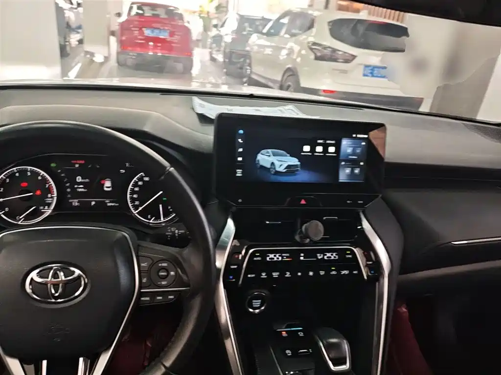 Toyota Venza 2023 2.0L CVT FWD Luxury фото 10