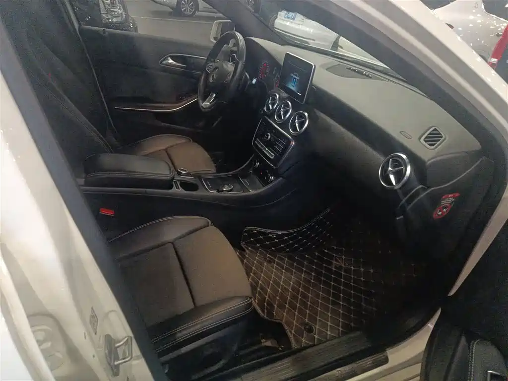 Mercedes-Benz A-Class (Import) 2017 Facelift A 200 Dynamic фото 16