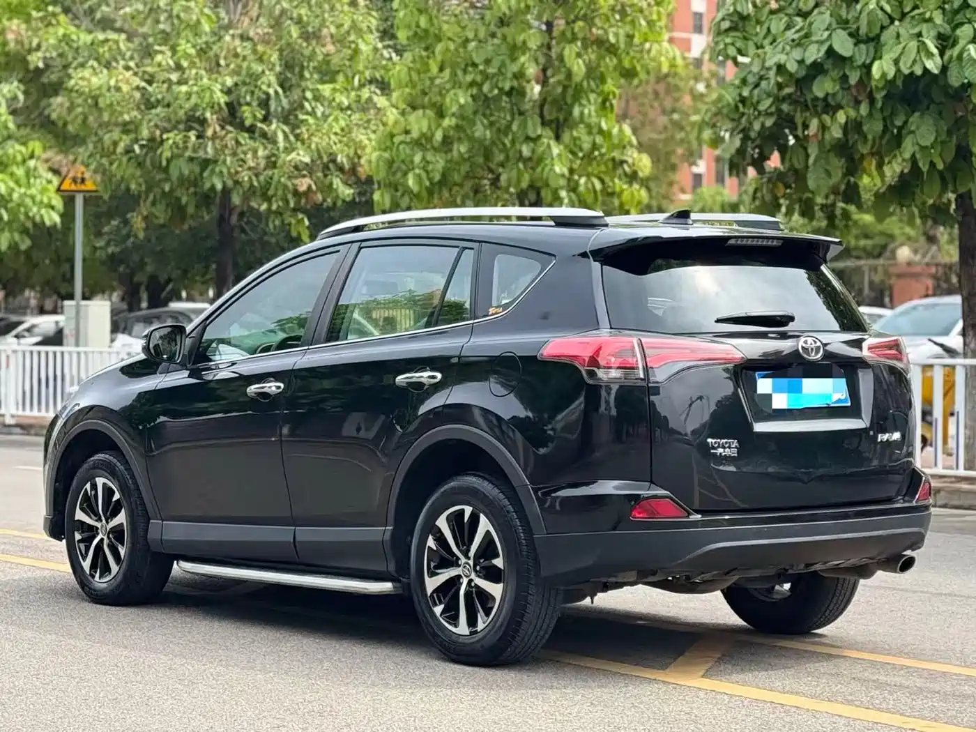 Toyota RAV4 Rongfang 2016 2.0L CVT 2WD Trend (China V) фото 4