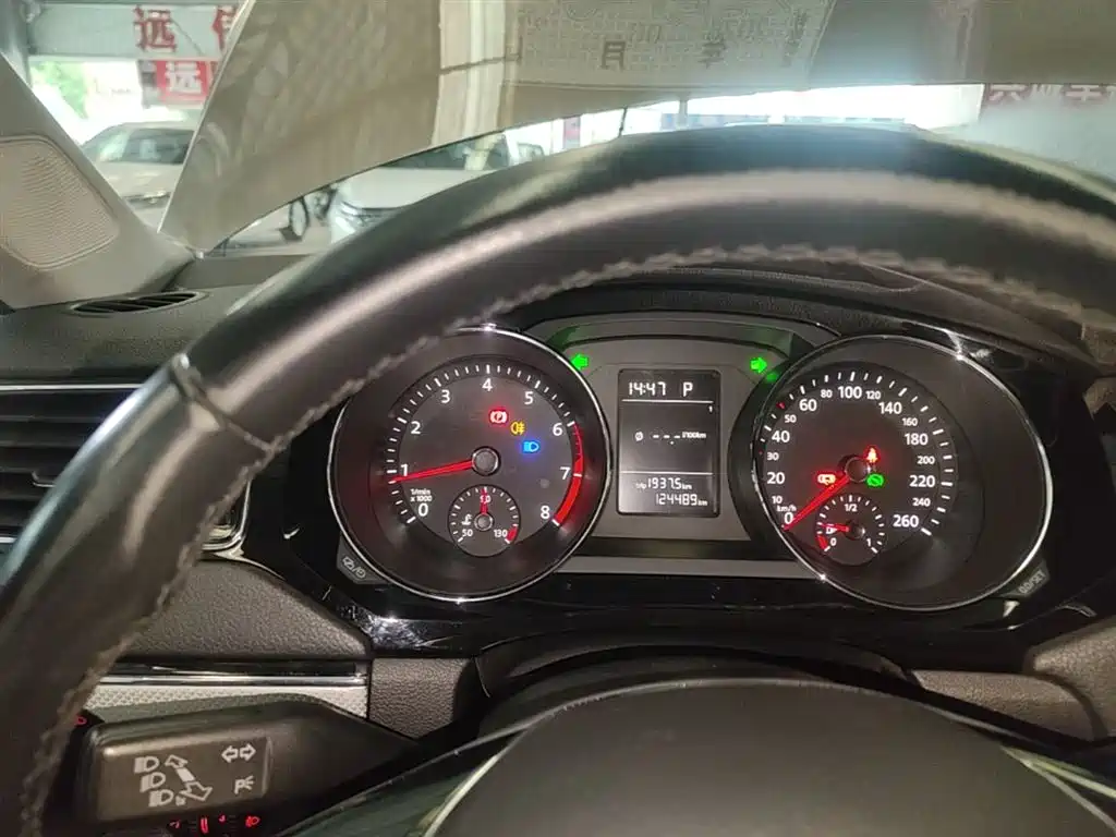 Volkswagen Sagitar 2017 230TSI Automatic Comfort фото 12