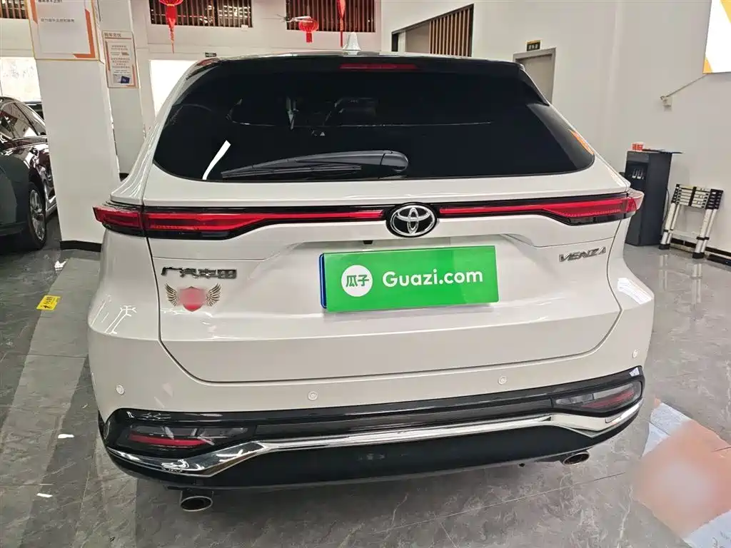 Toyota Venza 2023 2.0L CVT FWD Luxury фото 6