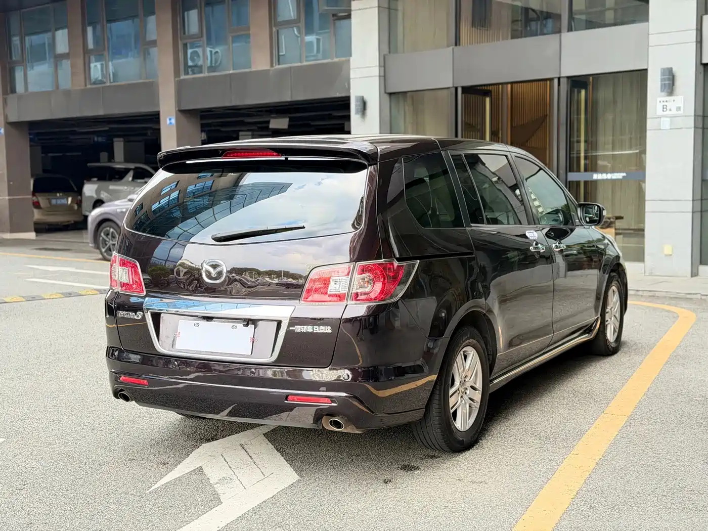 Mazda 8 2014 2013 2.5L Supreme Edition