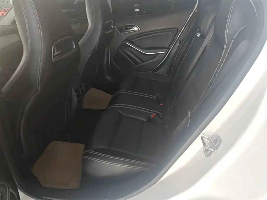 Mercedes-Benz GLA 2016 GLA 220 4MATIC Fashion фото 17