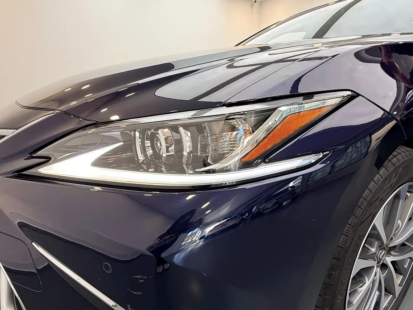 Lexus ES 2022 200 Excellence Edition фото 12