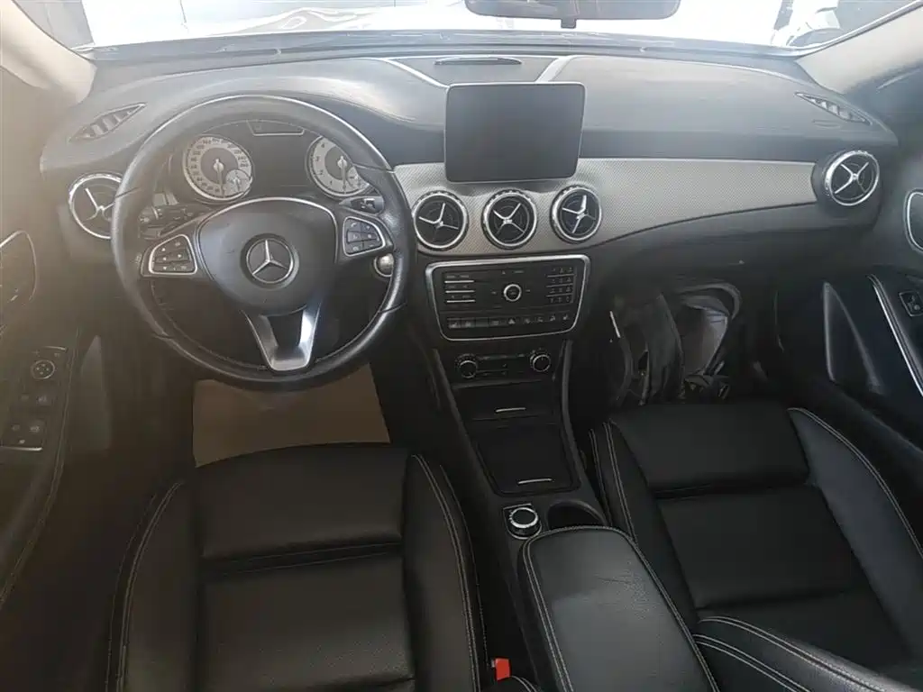 Mercedes-Benz GLA 2016 GLA 220 4MATIC Fashion фото 10