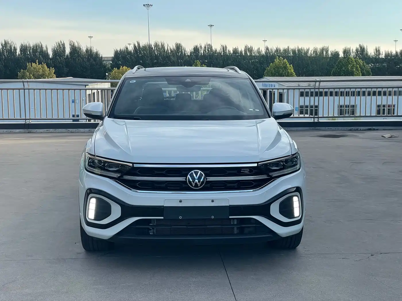 Volkswagen T-ROC 2023 300TSI DSG 2WD Starlight Edition фото 2