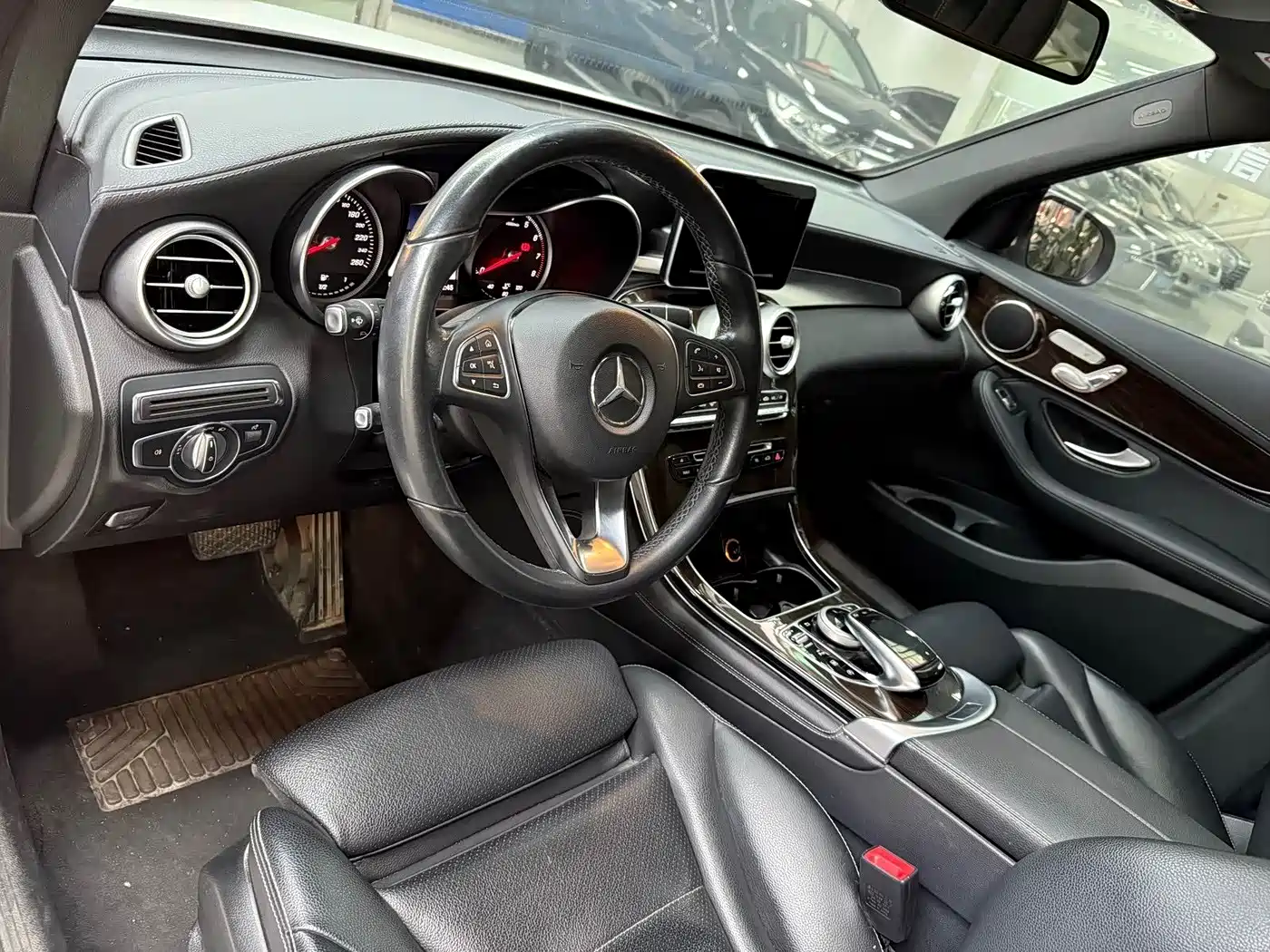 Mercedes-Benz GLC 2017 GLC 260 4MATIC Dynamic фото 4