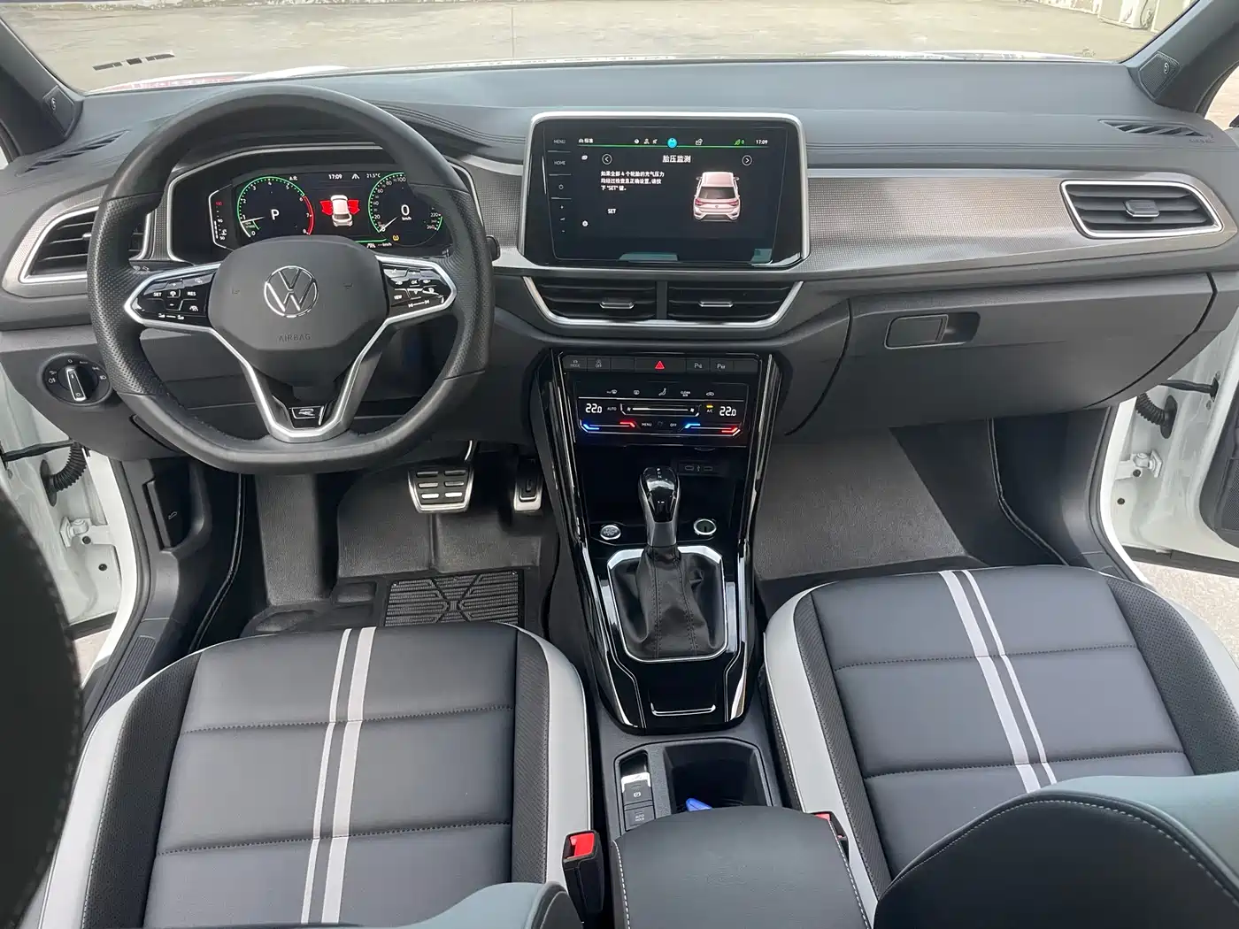 Volkswagen T-ROC 2023 300TSI DSG 2WD Starlight Edition фото 12