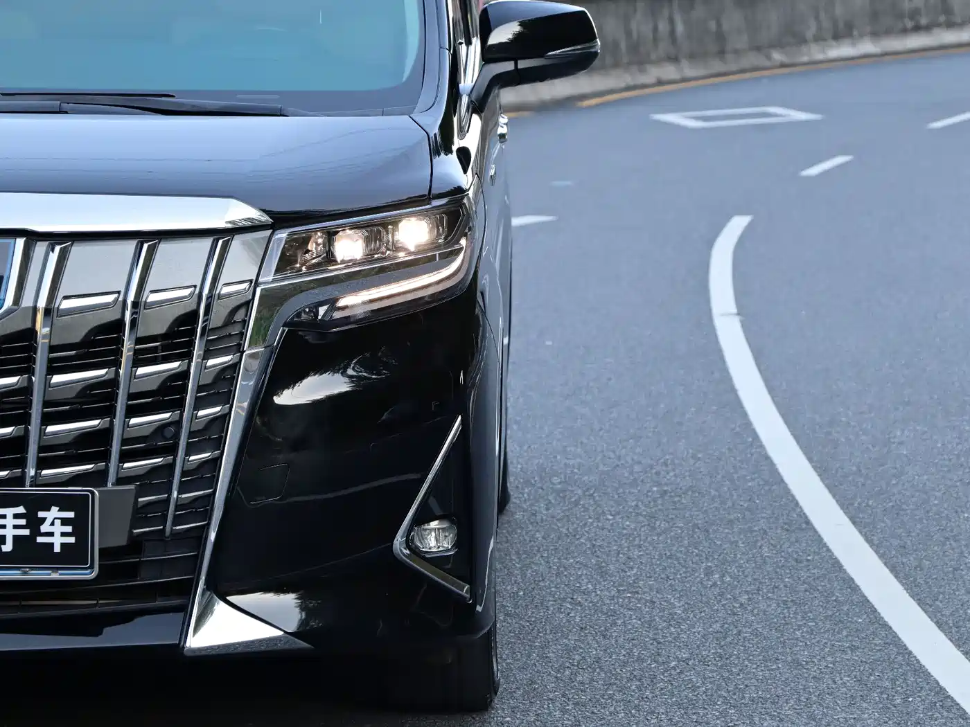 Toyota Alphard 2021 Hybrid 2.5L Luxury фото 9
