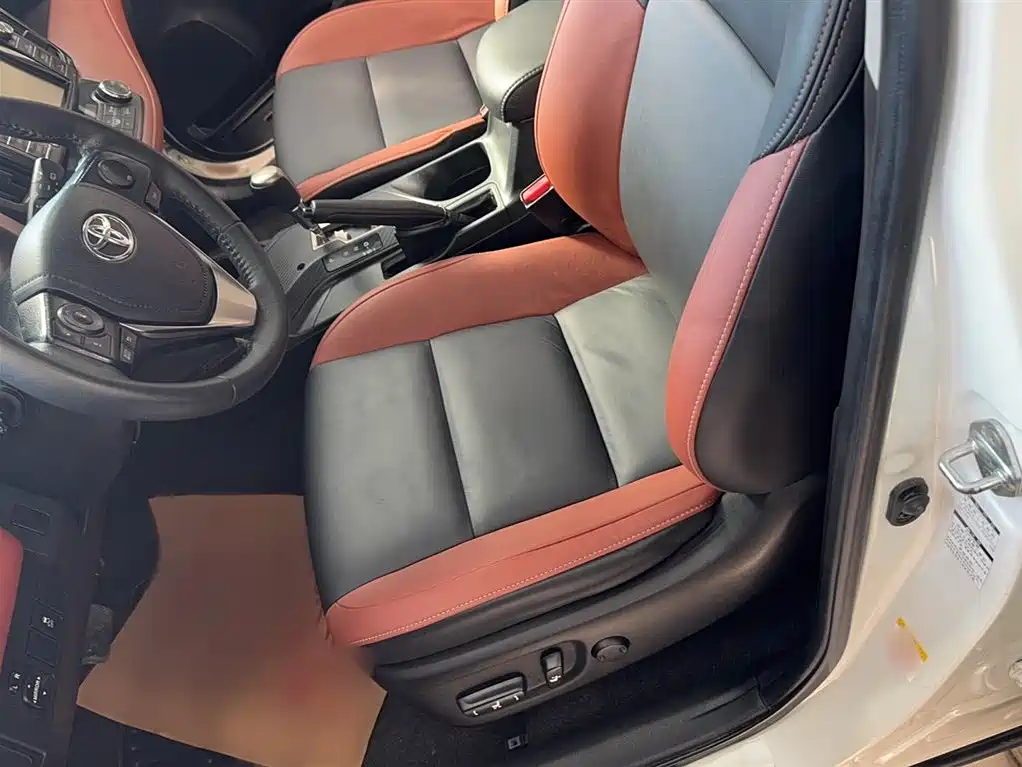 Toyota RAV4 Rongfang 2015 2.5L Automatic 4WD Elite Edition фото 13