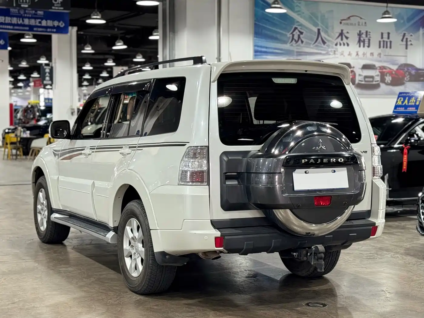 Mitsubishi Pajero (Import) 2016 3.0L Automatic Standard (China V) фото 6