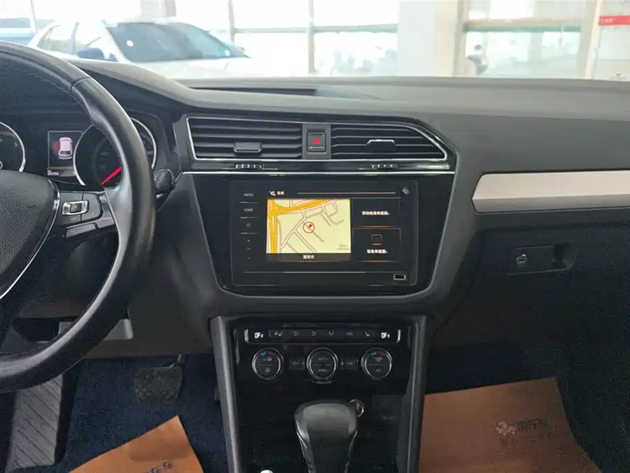 Volkswagen Tiguan L 2019 Facelift 330TSI Auto 2WD Smart Luxury China VI фото 13