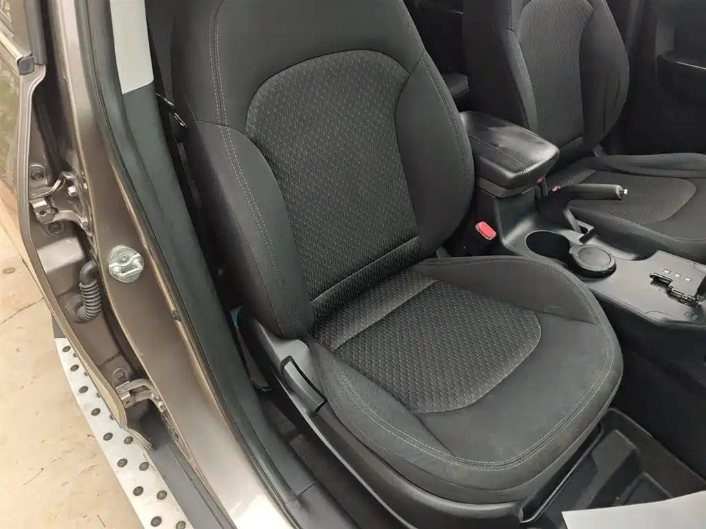 Hyundai Beijing Hyundai ix35 2015 2.0L Automatic 2WD Comfort China V фото 25