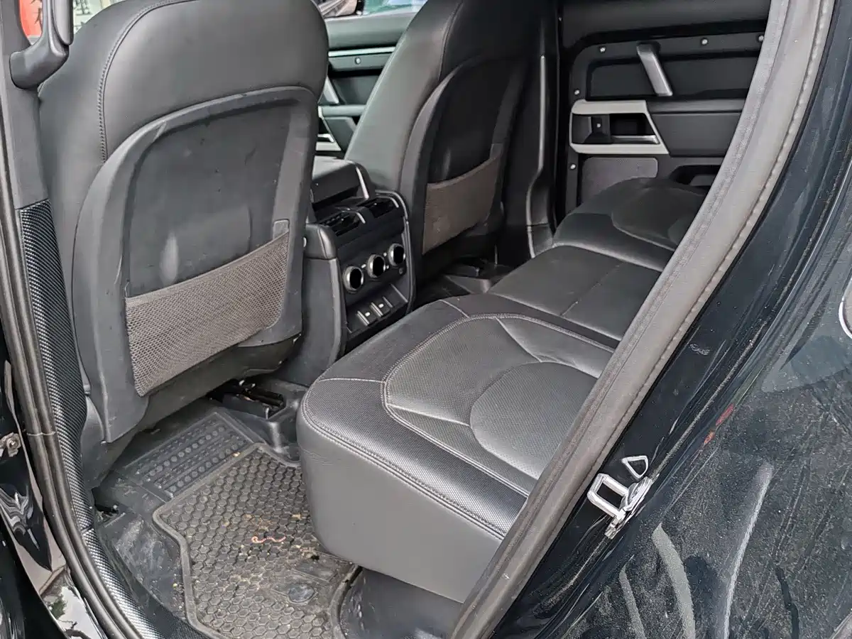 Land Rover Defender 2023 Model 110 3.0T P400 X-DYNAMIC HSE фото 8