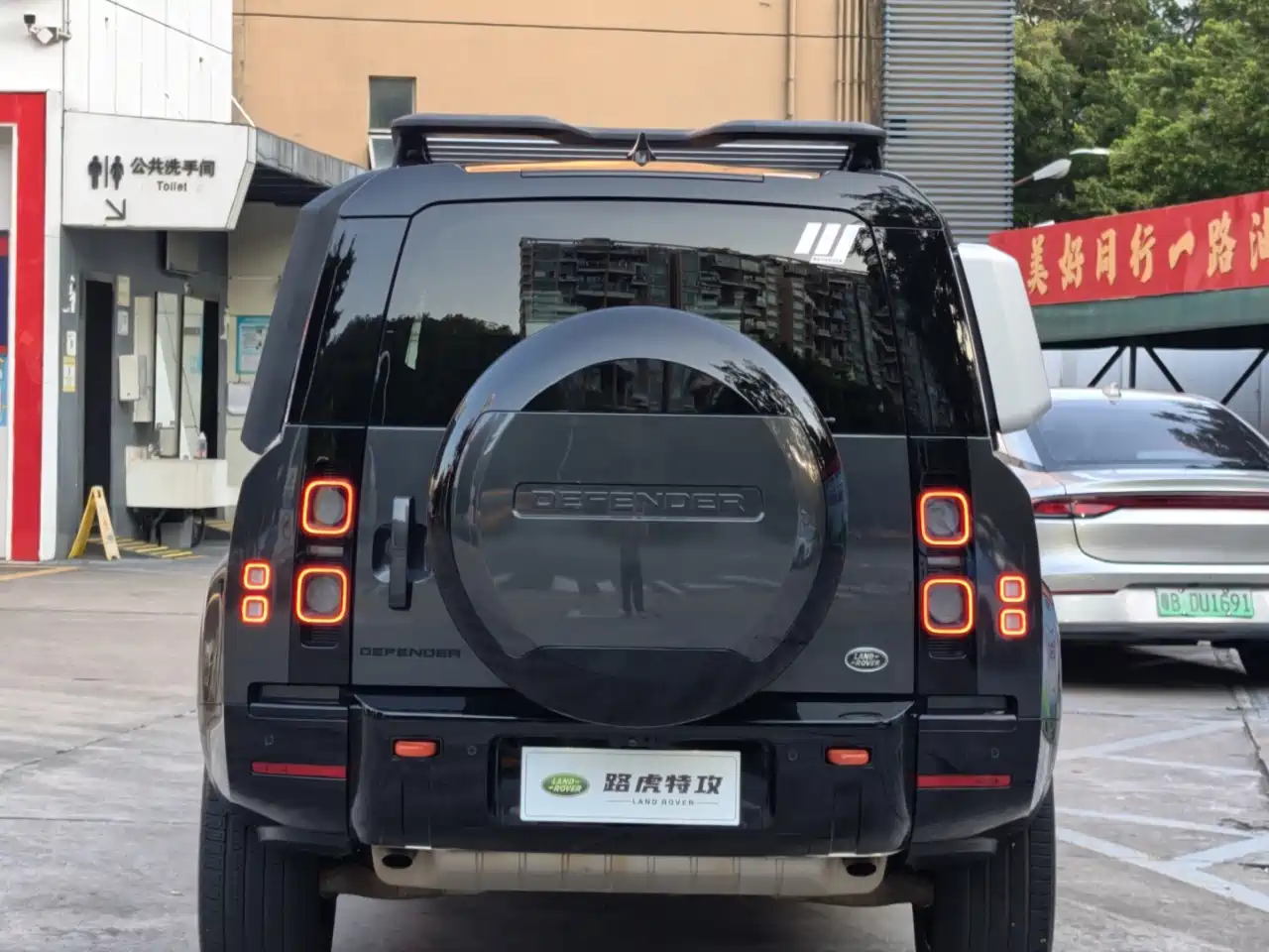 Land Rover Defender 2023 130 3.0T P400 X фото 15