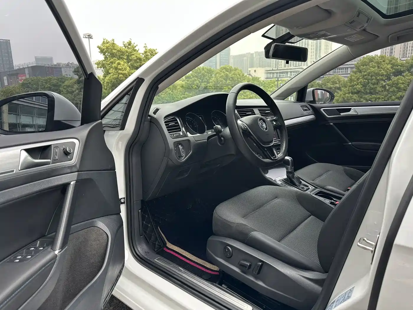 Volkswagen Golf Electric 2020 Chi Pro фото 12