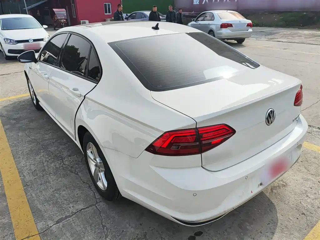 VOLKSWAGEN LINGDU
